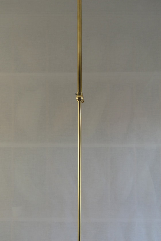 Image 1 of Art Déco – 3 lampade da scuola, lampadario a sospensione con vetro opalino e struttura in ottone - Altezza regolabile