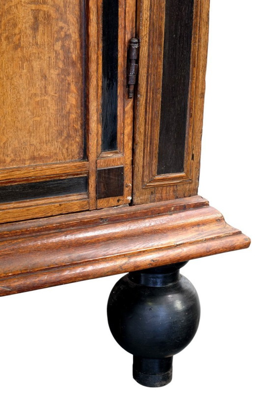 Image 1 of Hollandse 17de eeuwse Toogkast eikenhout