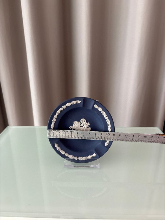 Cendrier Wedgwood Jasperware, céramique bleue et blanche, Accessoires de table, Klassiek (photo 5 sur 5)