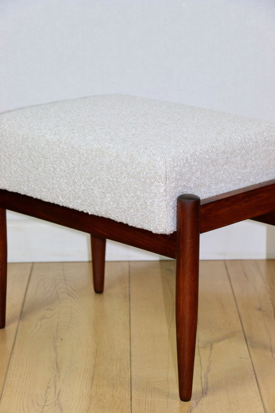 Image 1 of Taburete Edmund Homa, asiento de bouclé color crema y blanco marfil - 2 unidades disponibles