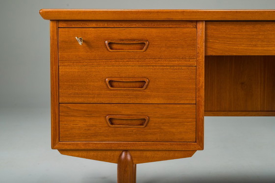 Image 1 of Mid-Century Modern Dänischer Teakholz-Schreibtisch, 1960er Jahre