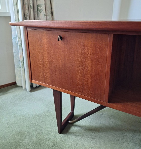Boomerang desk by Peter Løvig Nielsen, 1960s – Wood (photo 19 of 25)