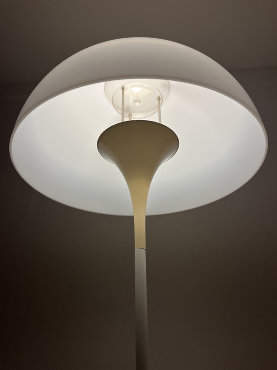 Image 1 of Louis Poulsen Panthella Vloerlamp