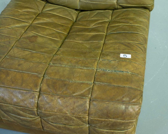 Image 1 of Sofá modular De Sede DS11 de cuero con parches verde oliva, diseño de mediados de siglo, 6 elementos. Suiza, años 70.