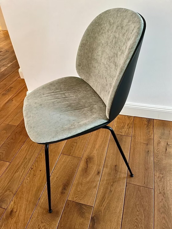 Image 1 of GUBI - "Sedia da pranzo Beetle", in plastica con rivestimento anteriore