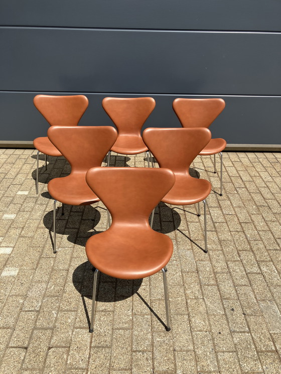 Image 1 of 6x Fritz Hansen series 7 Vlinderstoelen in Cognac leder NIEUW!!