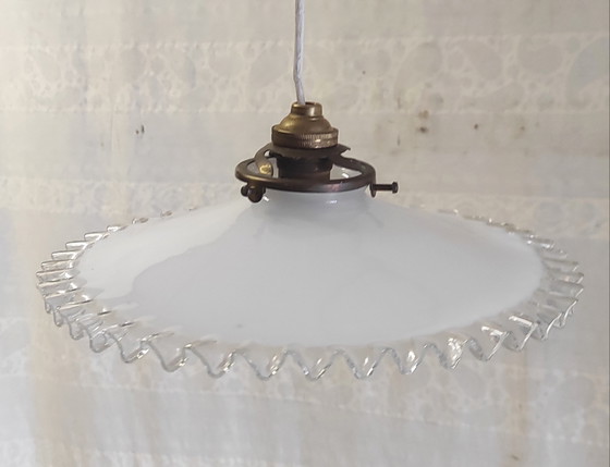 Image 1 of Geplooide lampenkap van opaalglas - midden 20e eeuw