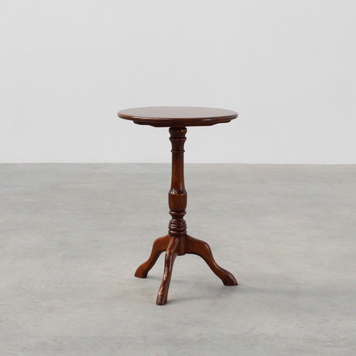Small English Round Tilt Top Table in Oak