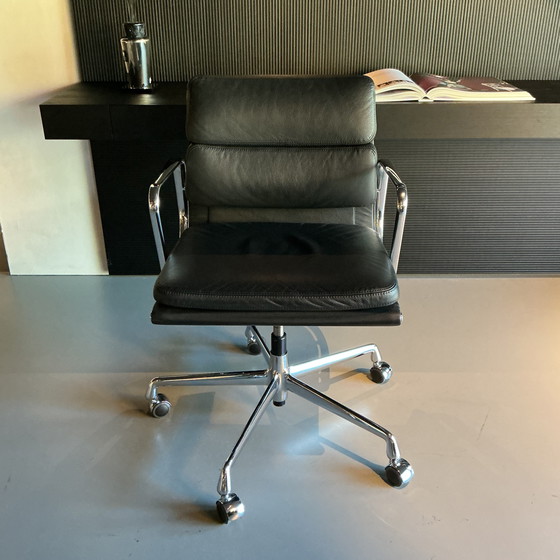 Image 1 of Vitra Eames EA 217 softpad office chair