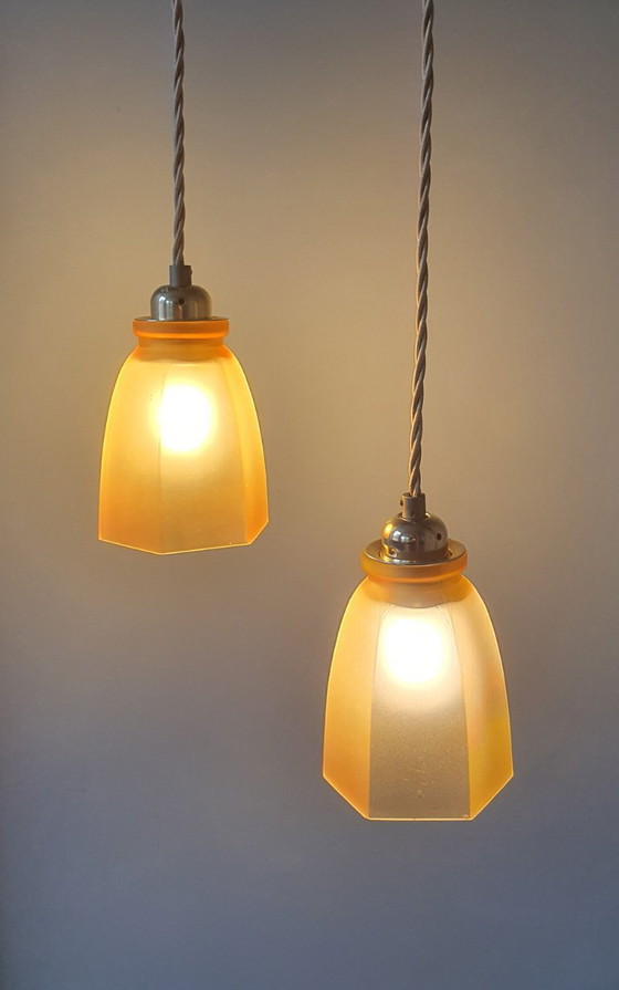 Image 1 of Set Vintage franse gele hanglampen van gekleurd glas.