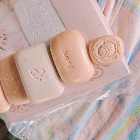 Image 1 of Vintage Boutique Bathroom Set: Artistic Soaps & Alisson Vallée Textiles