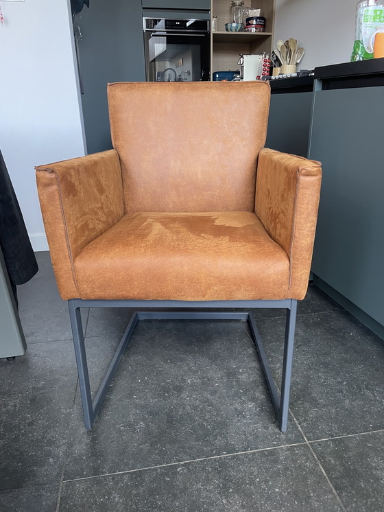 Image 1 of 4 chaises de salle à manger et un canapé assorti