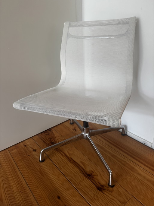 Authentic Vitra Mesh Chair – White / Chrome