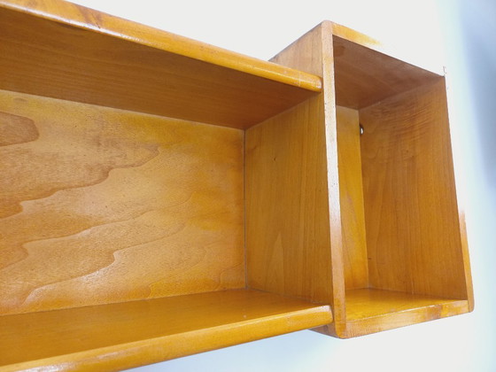 Image 1 of Vintage houten hoekwandplank uit de jaren 60/70