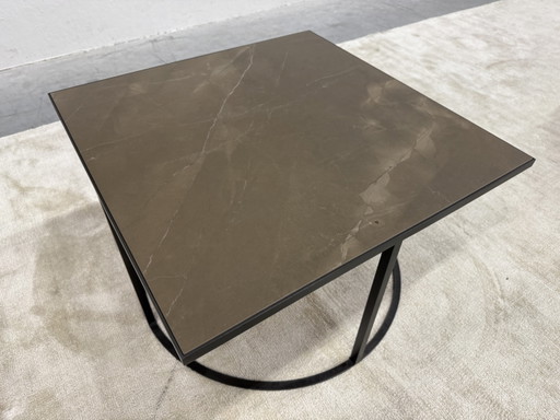 Mesa de centro Leolux Prismo con tablero de cerámica Pulpis