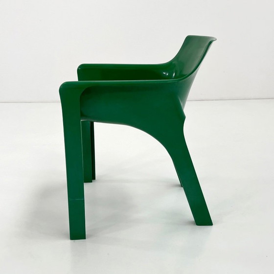 Fauteuil Gaudi Vert par Vico Magistretti pour Artemide, 1970s – Plastic (photo 3 of 11)