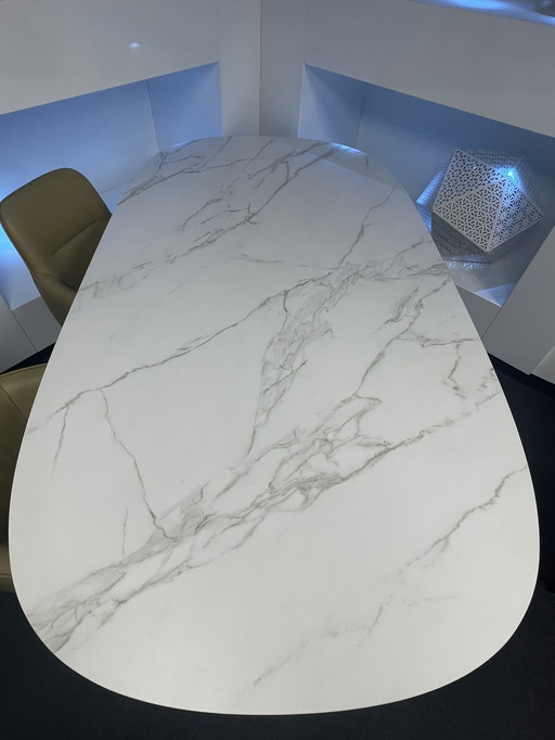 Table à manger Leolux Toveri en céramique