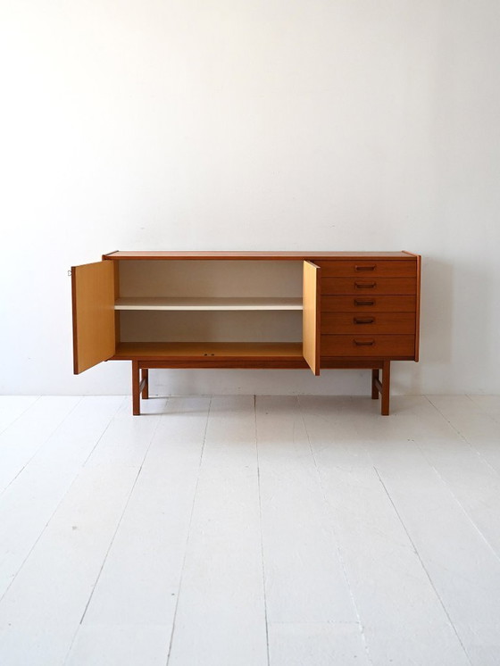 Image 1 of Scandinavisch teakhouten dressoir met gebeeldhouwde laden, jaren 50/60