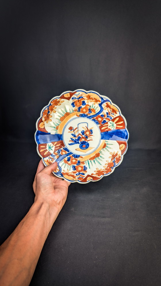 Image 1 of Imari porcelain plate with late 19th century Japanese floral design