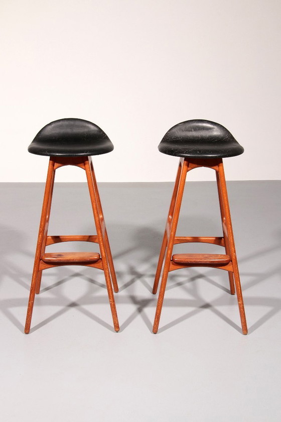 Image 1 of Taburete de bar de diseño en madera y cuero negro de Erik Buch 1960