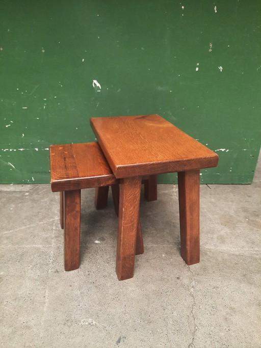 Juego de dos mesas de estilo brutalista, de roble.