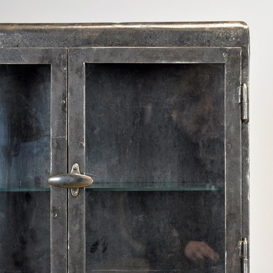 Antique industrial metal display cabinet, circa 1920 – Glass, Vintage (photo 9 of 13)