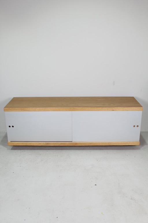 Vintage grauer schwebender Schrank