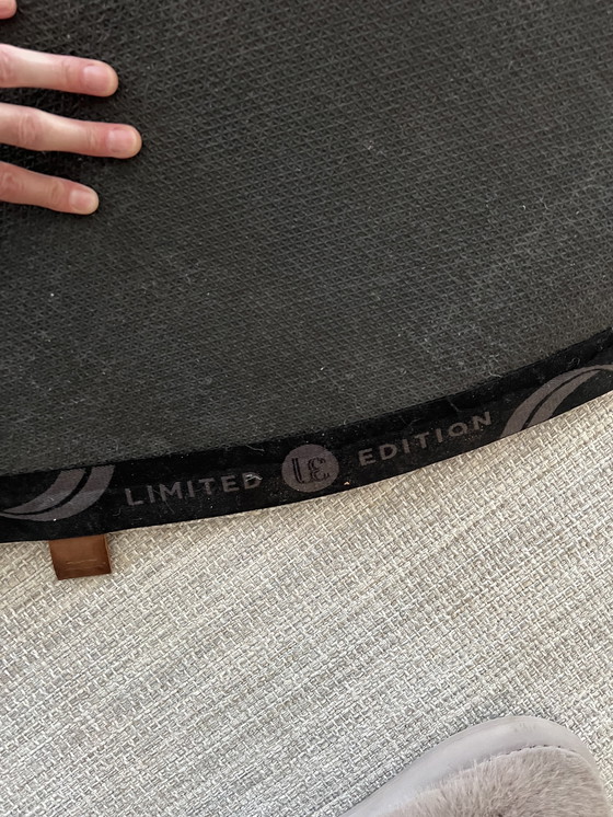 Image 1 of Tapis ovale à vendre, édition limitée