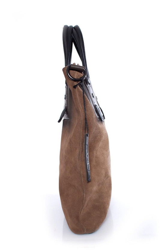 Image 1 of Borsa Diesel Black Gold in pelle scamosciata marrone con tracolla.