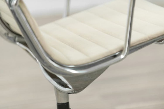 Image 1 of Conjunto de salón Herman Miller Ea116 + Reposapiés