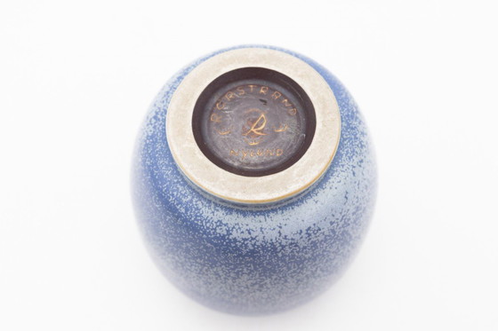 Image 1 of Gunnar Nylund, juego de dos jarrones y un cake stand, diseño escandinavo, mediados del siglo XX.