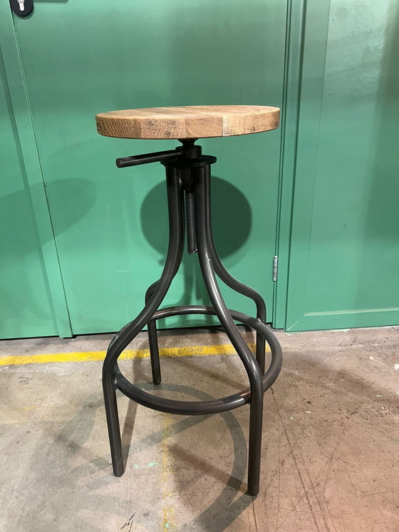 Image 1 of 12 krukken: Satelliet Glasgow HS Kruk Staal Zitting eiken