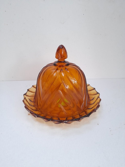 Boter- of kaasstolp van amberkleurig glas