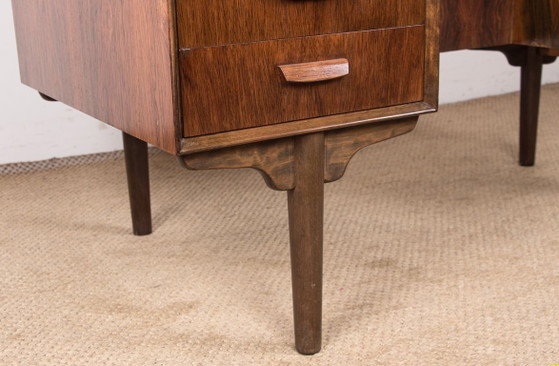 Image 1 of Bureau Danois ovale en palissandre par Gunni Omann 1960.