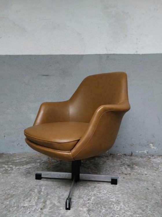 Mid-Century Swivel Chairs – Draaistoelen, Plastic (photo 3 of 39)