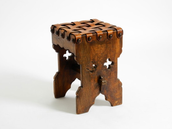 Image 1 of Bellissimo sgabello in rovere degli anni '40 con seduta realizzata con cinghie di cuoio