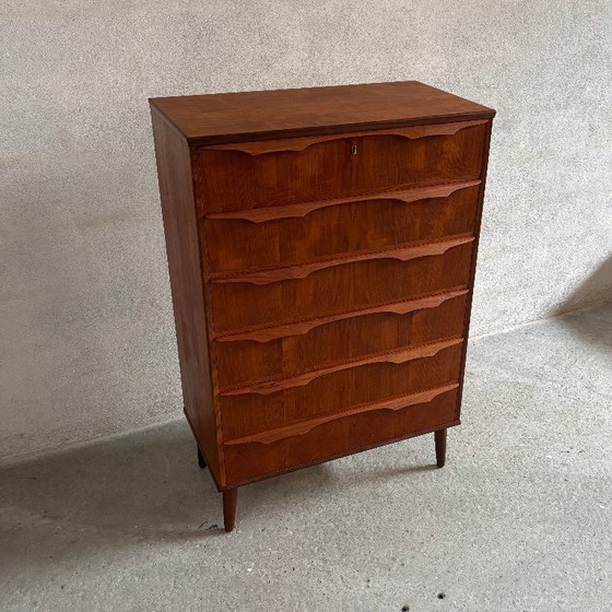 Image 1 of Teakhouten ladekast / tallboy — Denemarken, jaren 60
