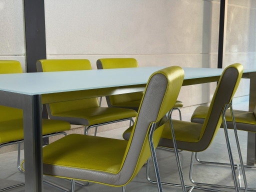 Leolux Cameleon dining table 200 cm - as good as new