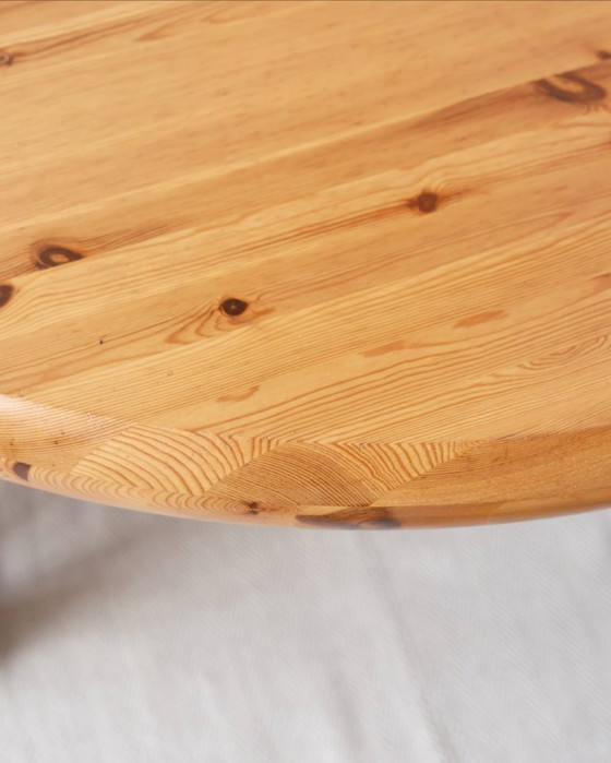 Image 1 of Rainer Daumiller. Uitschuifbare ronde tafel met 6 stoelen.