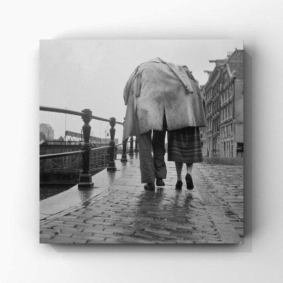 1x "Two under one coat", "High water, Amsterdam 1951". – Photography, Paper (photo 2 of 5)