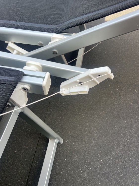 Image 1 of 2x Mooie Italiaanse Ligbedden met Zonneklep (Smeca)