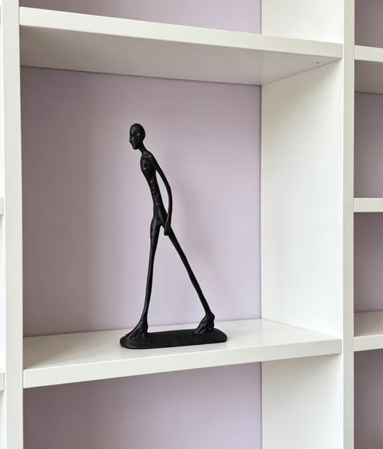 Ensemble de 2 nouvelles sculptures d'après Giacometti en fer noir et or – Iron (photo 8 of 17)