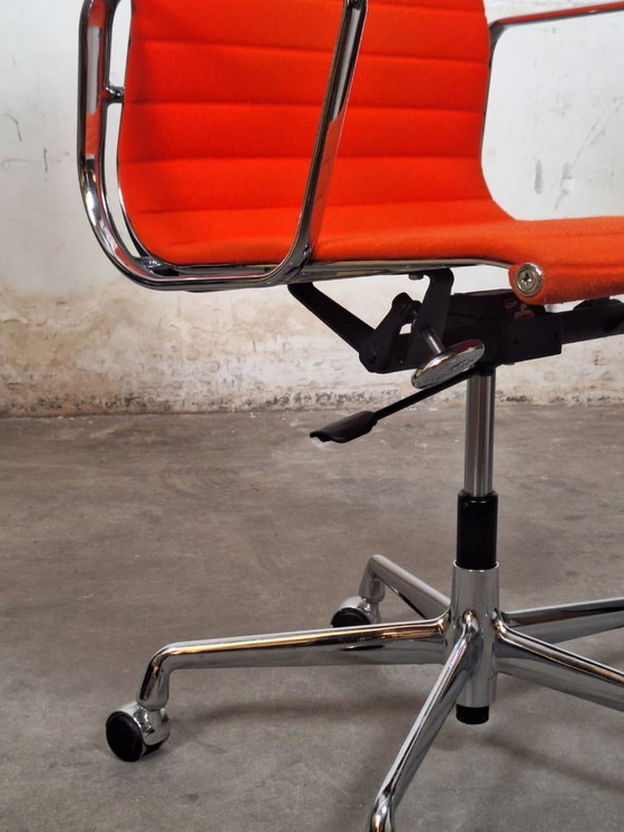 Image 1 of Vitra EA 119 fleischfarbenes Orange auf Rollen