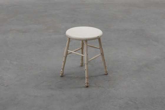 Image 1 of Sgabello basso rustico da fattoria in legno bianco, Francia ca. 1920