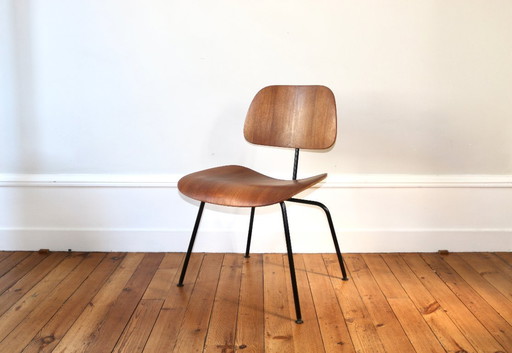 Silla Eames DCM vintage, década de 1960.