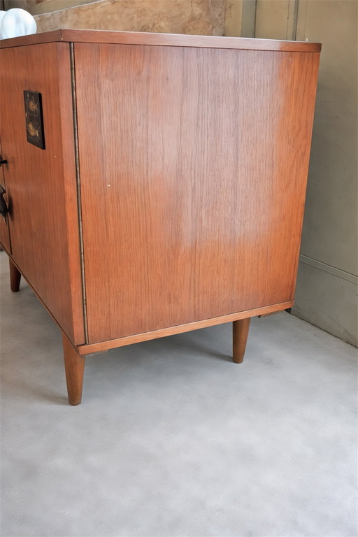 Beautiful large Mid-Century teak wood sideboard