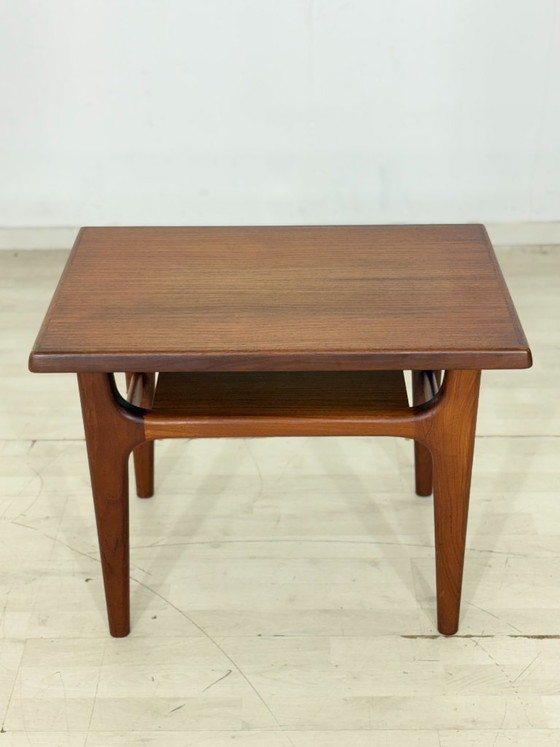 Table d'appoint danoise design milieu du siècle / Table basse en teck / Table d'appoint années 1960 / Table (photo 3 of 10)