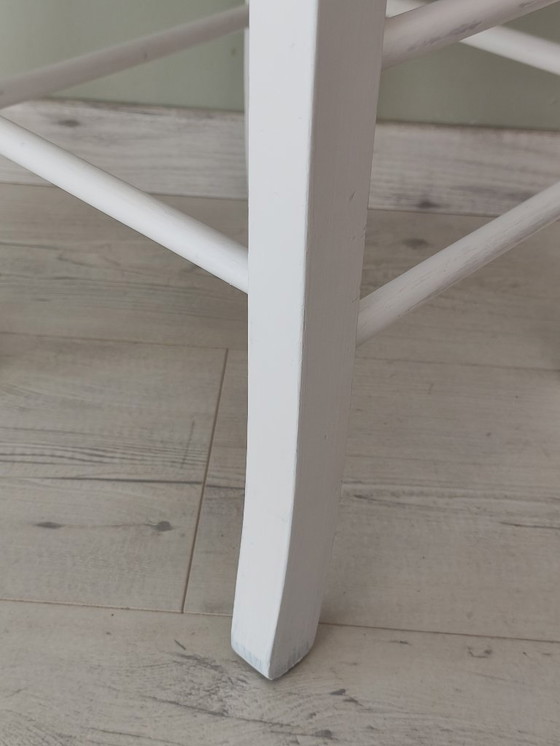 Image 1 of Taburete de pino blanco con asiento rojo