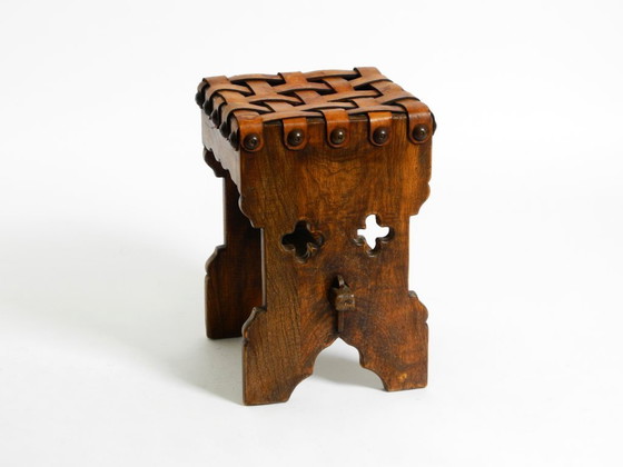 Image 1 of Bellissimo sgabello in rovere degli anni '40 con seduta realizzata con cinghie di cuoio