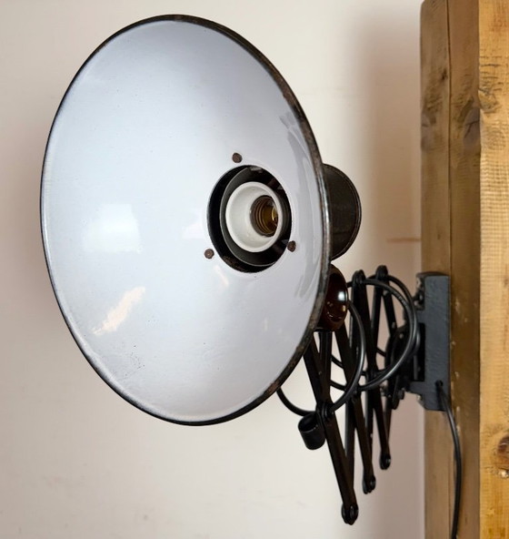 Image 1 of Lámpara de pared industrial de tijera esmaltada en negro, años 50